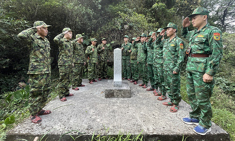 Tuần tra song phương bảo vệ biên giới Việt Nam-Lào