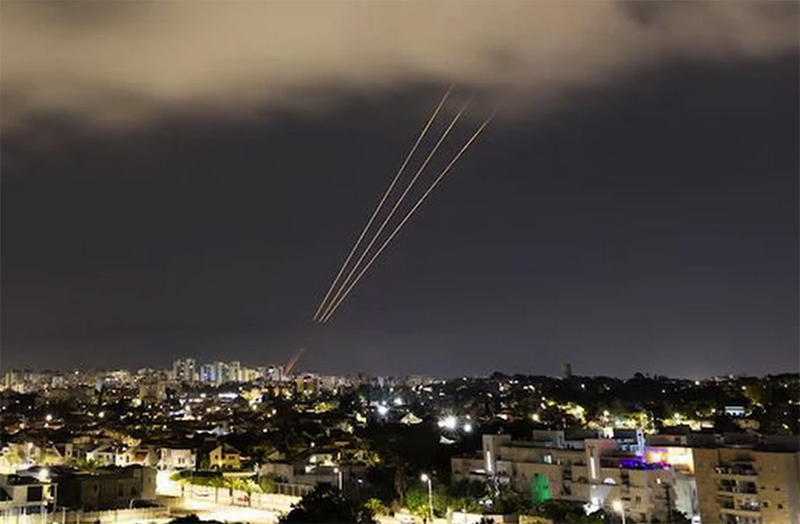 Nhiều thành phố trên khắp Israel nổi còi báo động vật thể bay xâm nhập