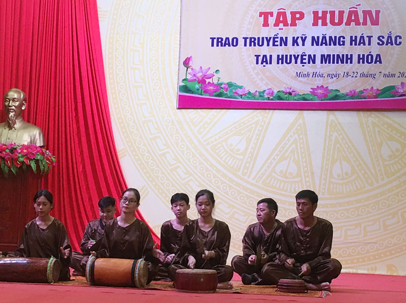 Ngày vui hát sắc bùa