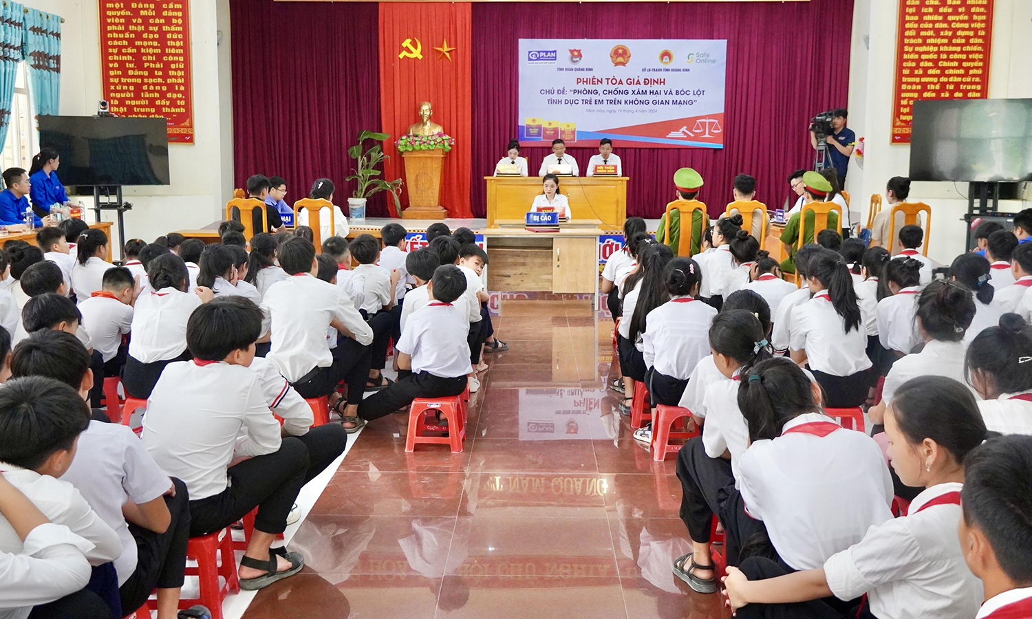 Phiên tòa giả định "Phòng, chống xâm hại và bóc lột tình dục trẻ em trên không gian mạng"