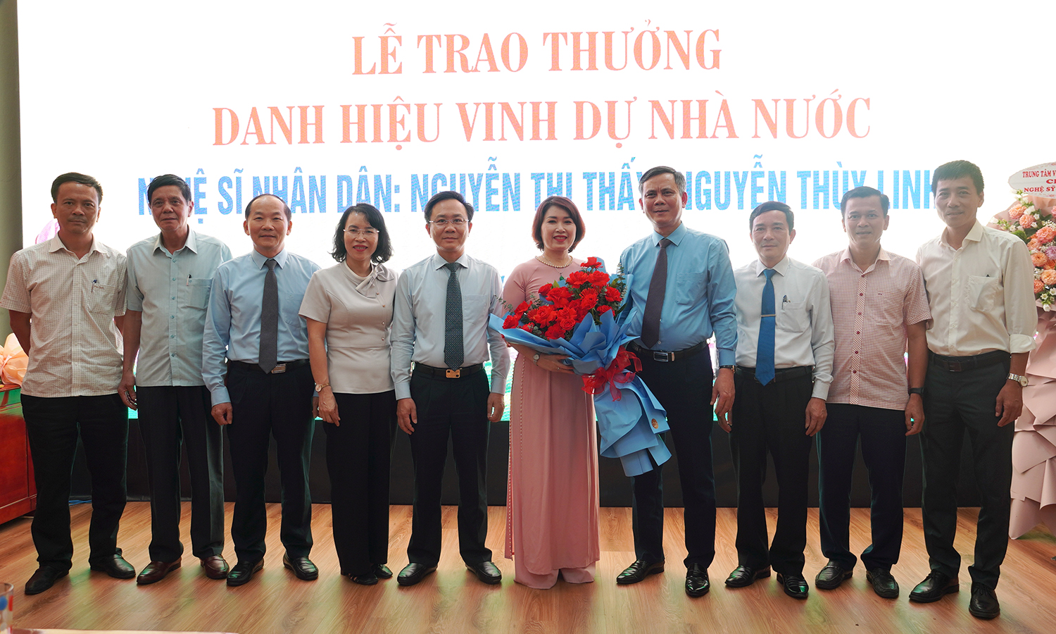 Trao thưởng danh hiệu vinh dự Nhà nước "Nghệ sĩ Nhân dân" Nguyễn Thị Thấy