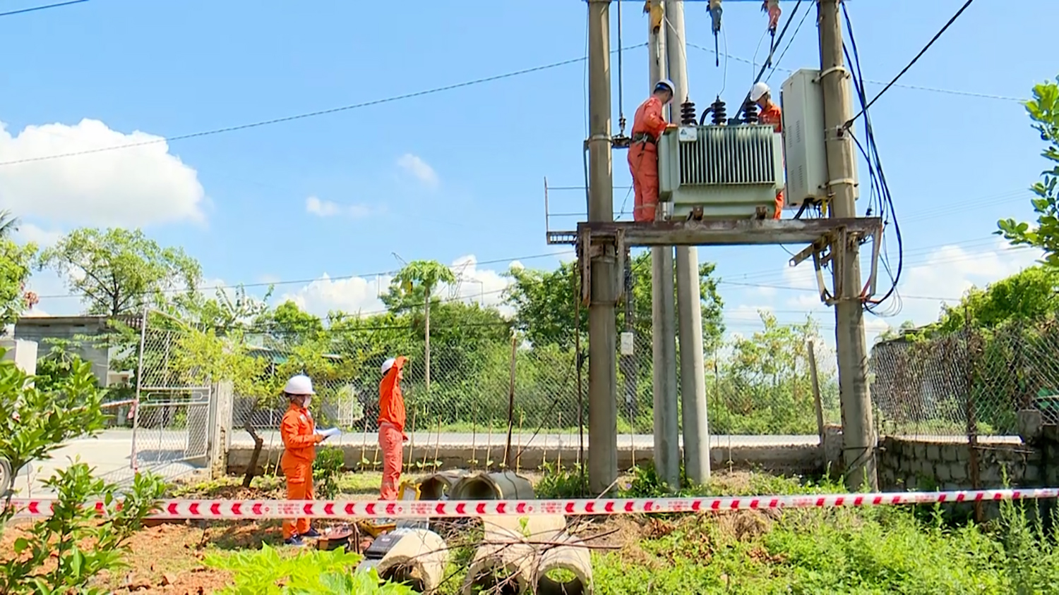Kiên quyết không để thiếu điện cho sản xuất, kinh doanh và sinh hoạt của nhân dân