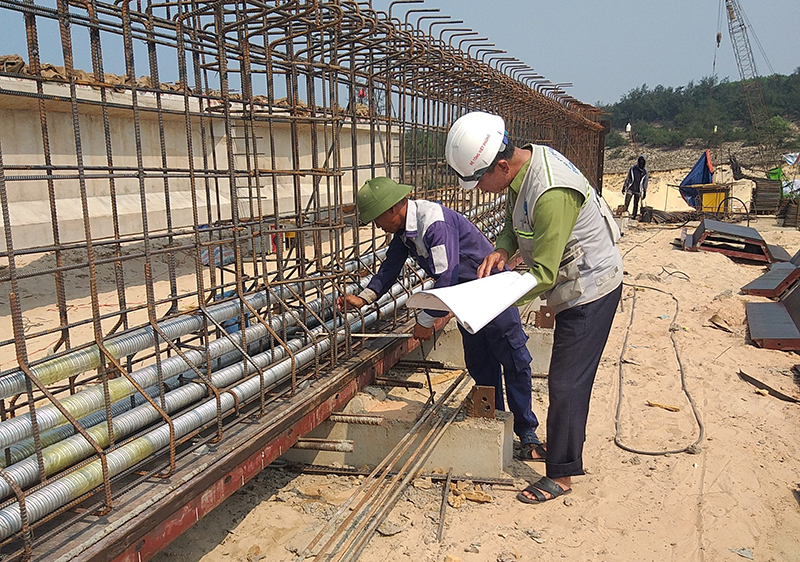 Dự án Đường ven biển: Nhiều vướng mắc cần tháo gỡ - Bài 1: Mặt bằng thi công bị ngắt quãng
