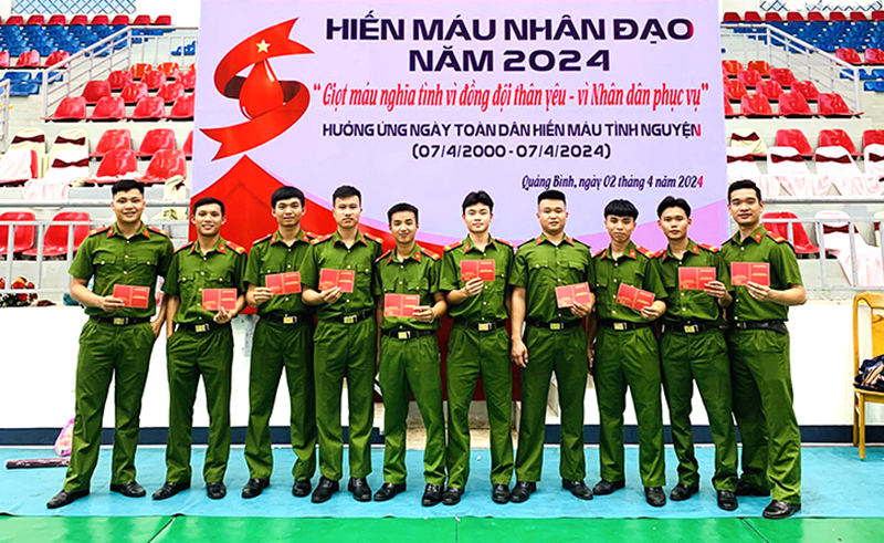 Vì đồng đội thân yêu, vì nhân dân phục vụ