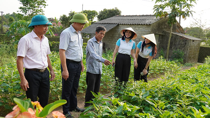 Sơ kết xây dựng mô hình điểm "Gia đình 5 có, 3 sạch-nông thôn mới kiểu mẫu"