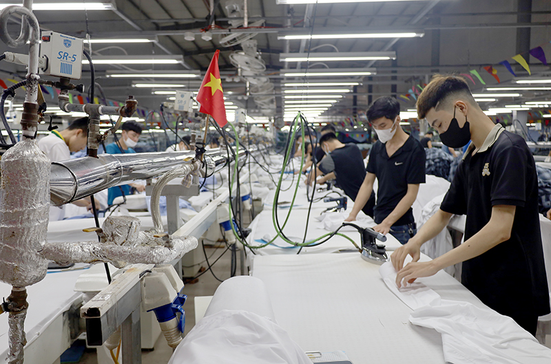 "Đoàn kết công nhân-Triển khai nghị quyết"