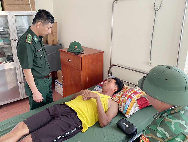 Vụ 4 tàu cá gặp nạn trên biển: Thêm một ngư dân vào bờ an toàn