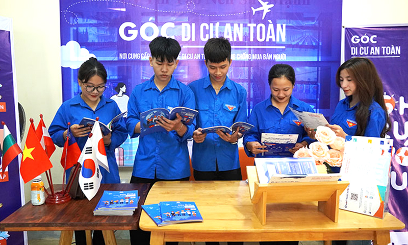 Truyền thông di cư an toàn tại trường học