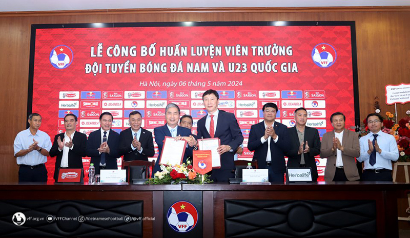Một chương mới cho bóng đá Việt Nam