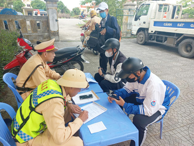 Xử lý hơn 1.300 trường hợp học sinh vi phạm trật tự an toàn giao thông