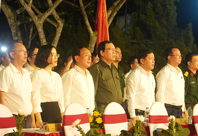 Lắng đọng chương trình nghệ thuật "Trường Sơn Đông gọi Trường Sơn Tây"