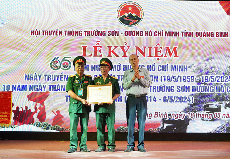 Kỷ niệm 65 năm Ngày mở đường Hồ Chí Minh-Ngày truyền thống bộ đội Trường Sơn