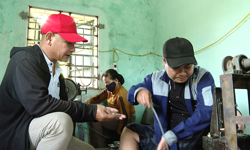 "Bà đỡ" của ngư dân