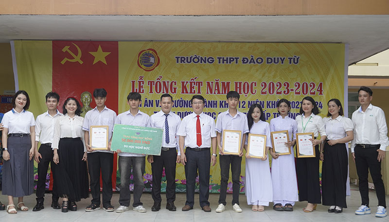 Trao học bổng du học nghề Đức cho học sinh lớp 12
