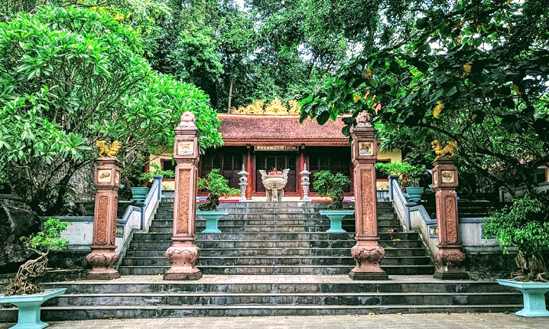 Tạm dừng đón khách dâng hương tại Đền tưởng niệm các Anh hùng liệt sỹ Đường 20-Quyết Thắng