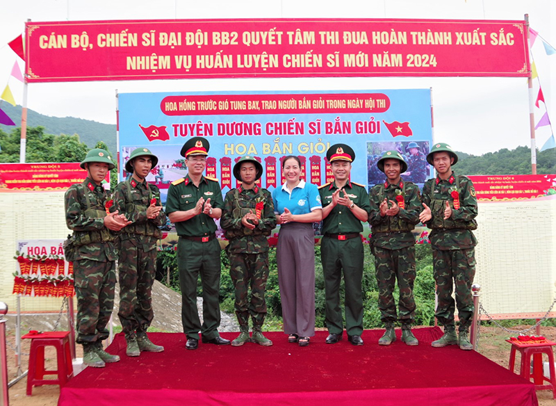 Chú trọng huấn luyện kỹ thuật chiến đấu bộ binh cho chiến sĩ mới