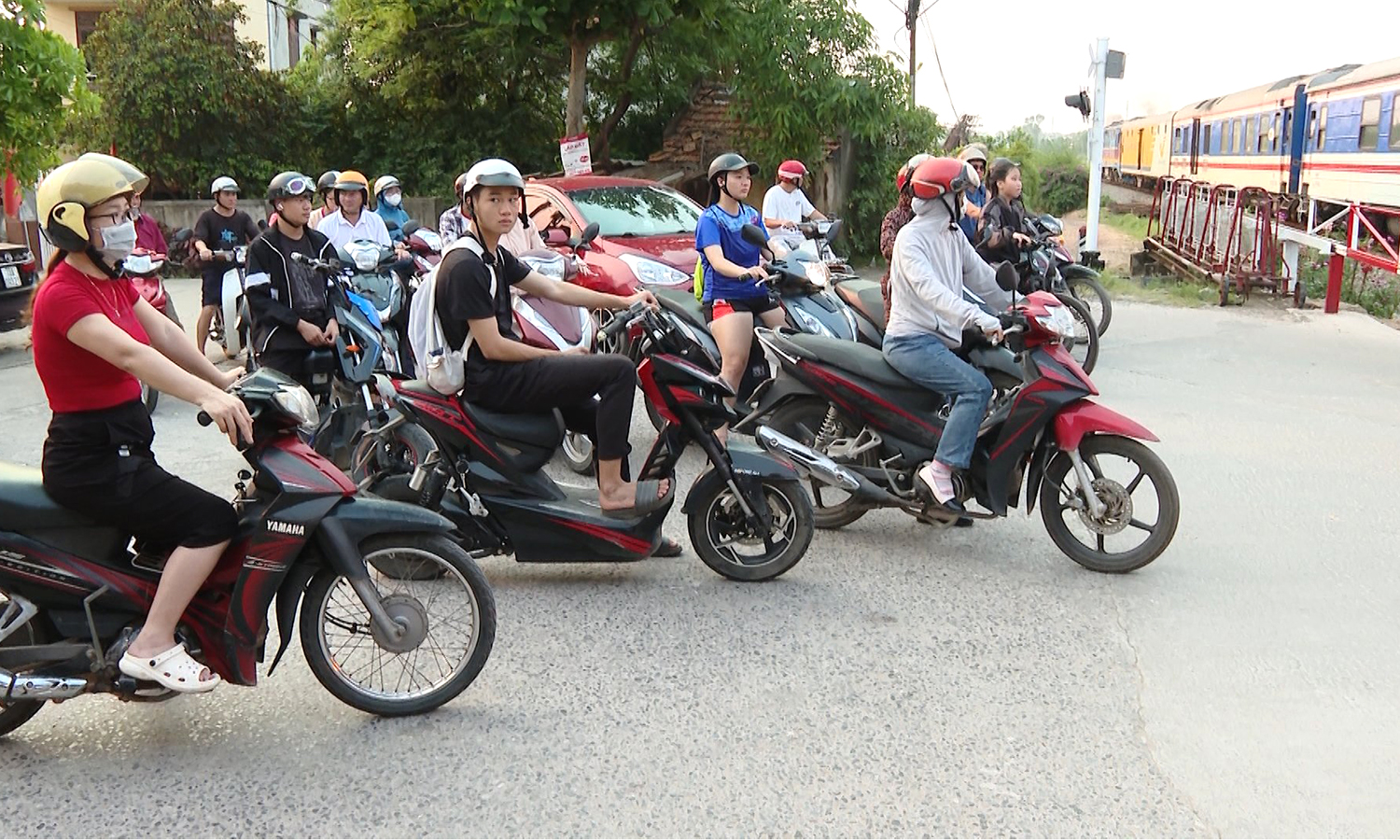 Khó khăn trong bảo đảm an toàn giao thông đường sắt