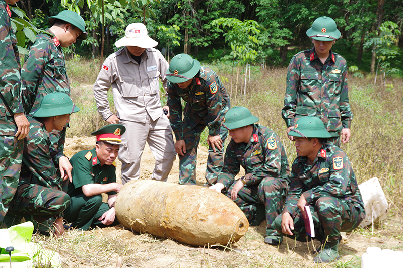 Hủy nổ an toàn quả bom tồn sót sau chiến tranh