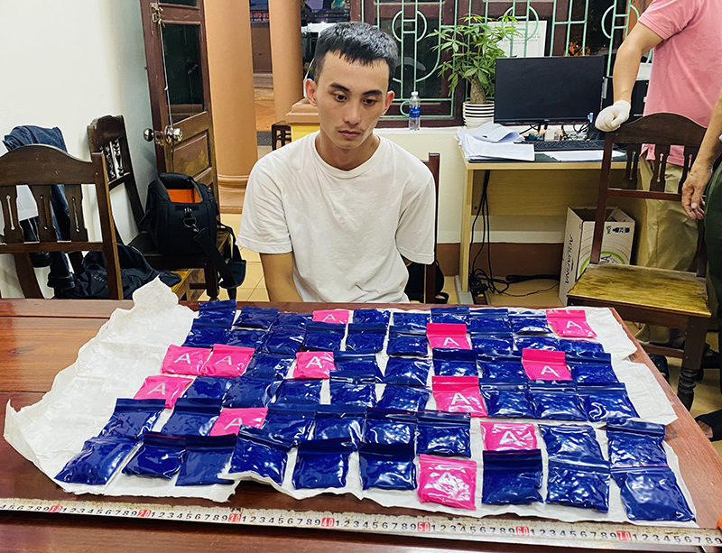 Bắt quả tang các đối tượng buôn bán, tàng trữ trái phép hơn 18 nghìn viên ma túy