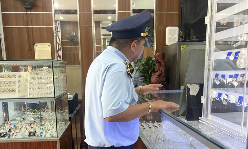Một doanh nghiệp kinh doanh vàng bị xử phạt hơn 200 triệu đồng