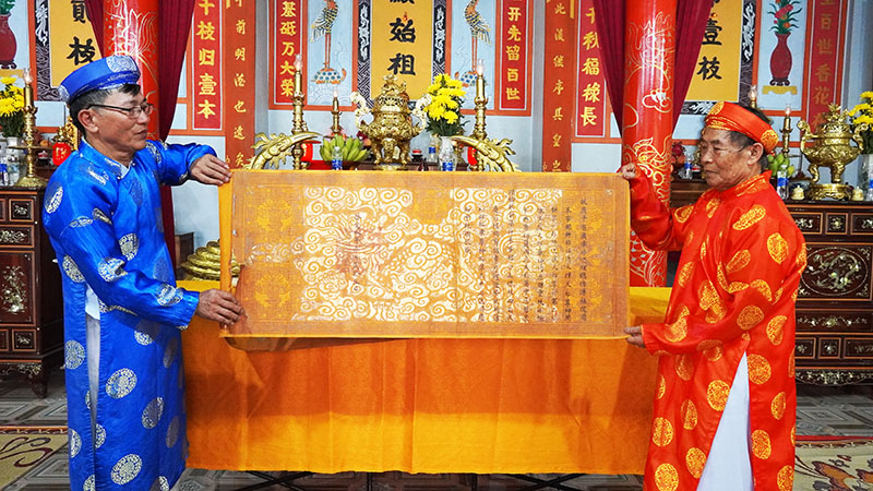 Để sắc phong không phôi phai