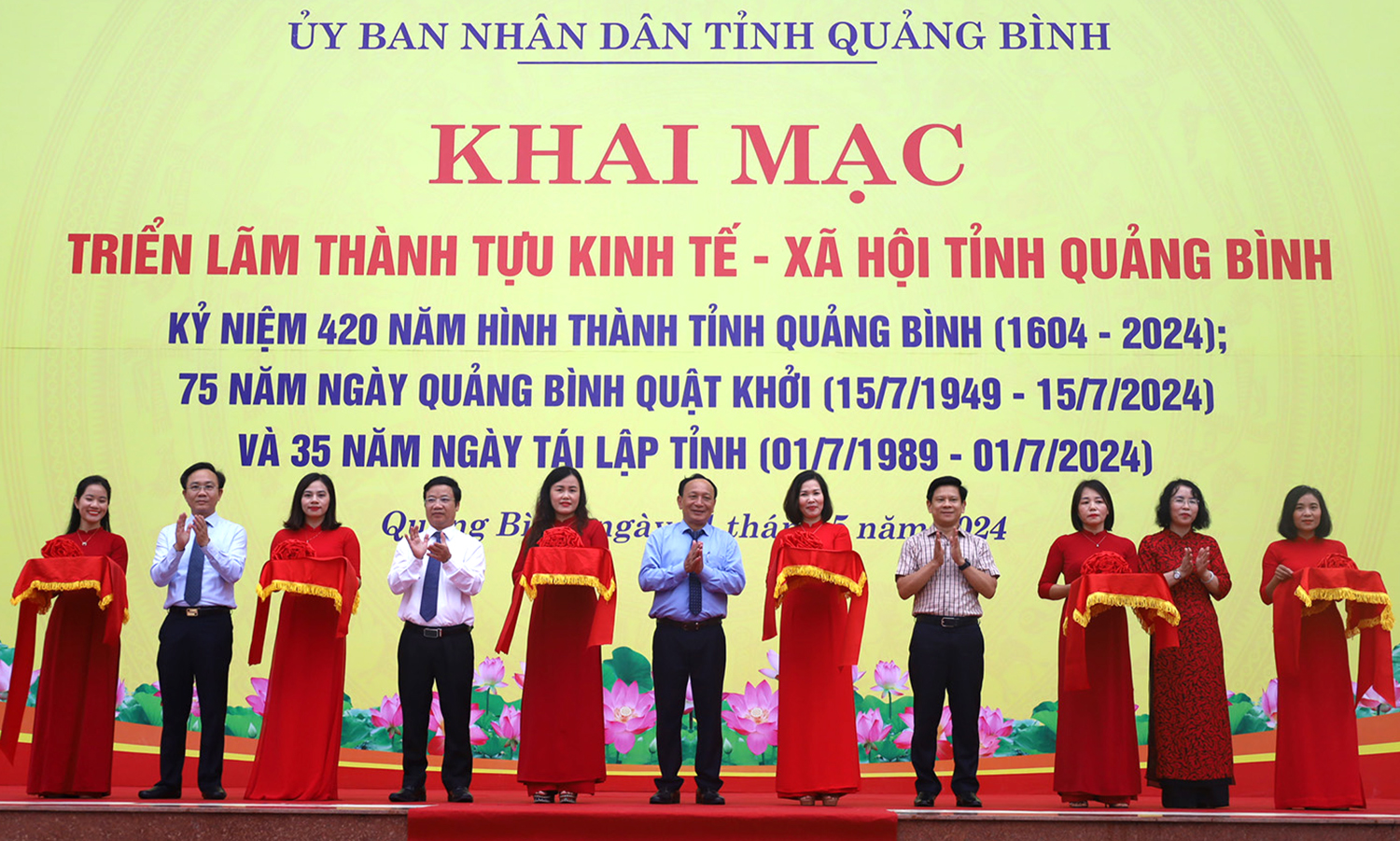 Khai mạc triển lãm thành tựu kinh tế-xã hội tỉnh Quảng Bình