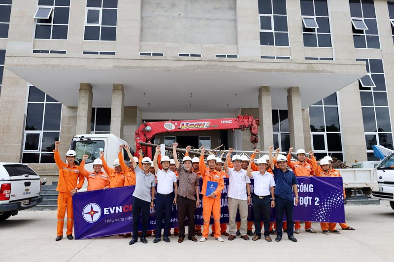Chi viện 2 đội xung kích hỗ trợ thực hiện dự án 500kV mạch 3