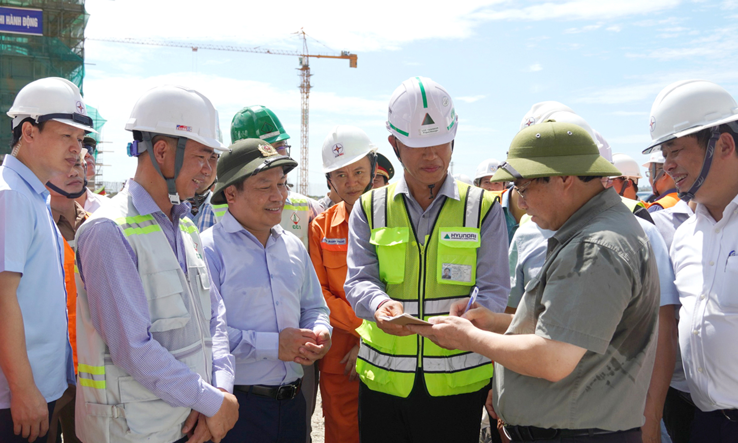 Đồng chí Thủ tướng Chính phủ Phạm Minh Chính kiểm tra tiến độ các dự án trọng điểm tại Quảng Bình