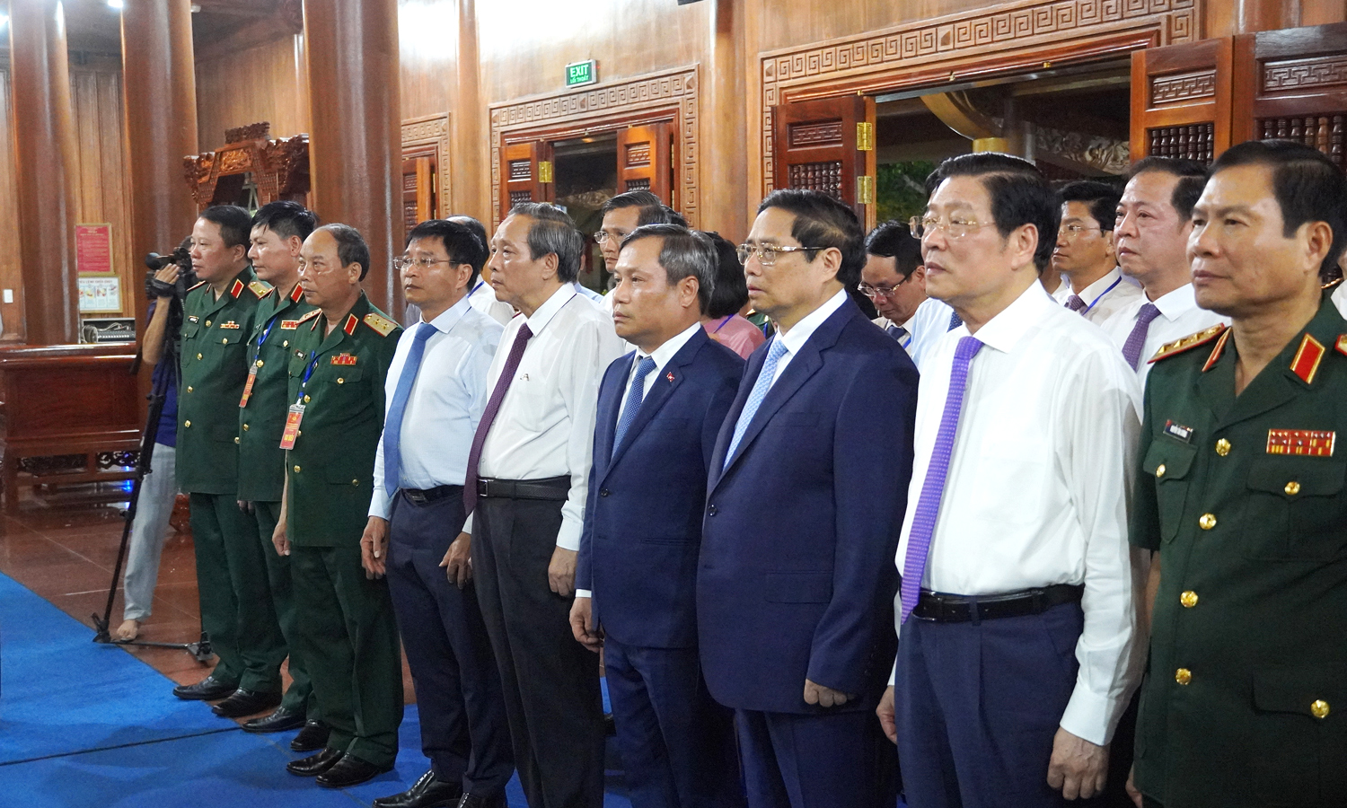 Đồng chí Thủ tướng Chính phủ Phạm Minh Chính dâng hương tại Đền thờ Bác Hồ và các Anh hùng liệt sỹ tỉnh