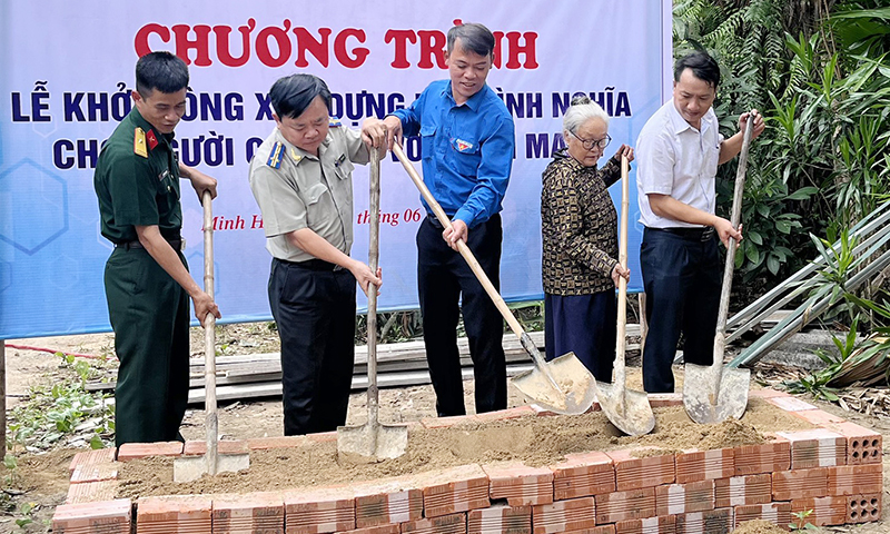 Khởi công xây dựng nhà tình nghĩa cho gia đình có công với cách mạng