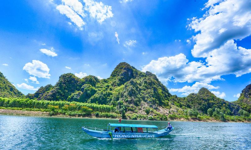 Làng sau lèn đá