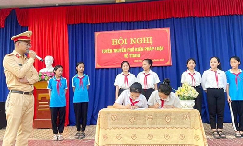 Minh Hóa: Triển khai đồng bộ các giải pháp bảo đảm an toàn giao thông