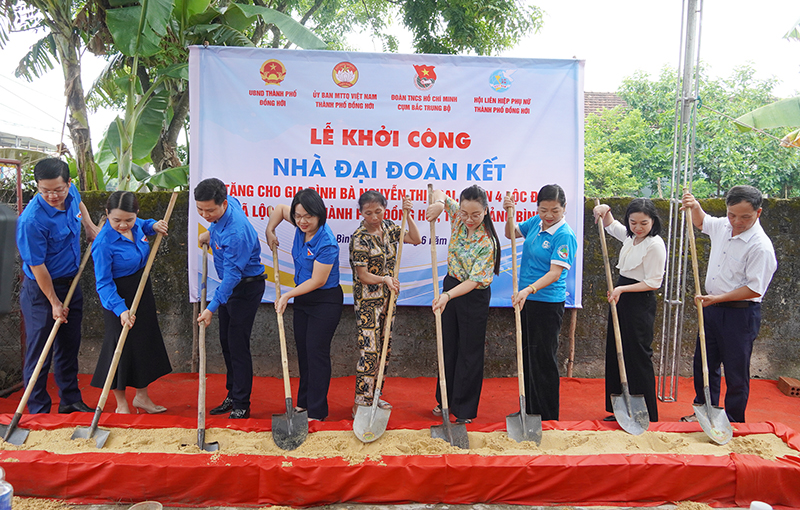 Khởi công xây nhà "Đại đoàn kết" cho hộ gia đình khó khăn