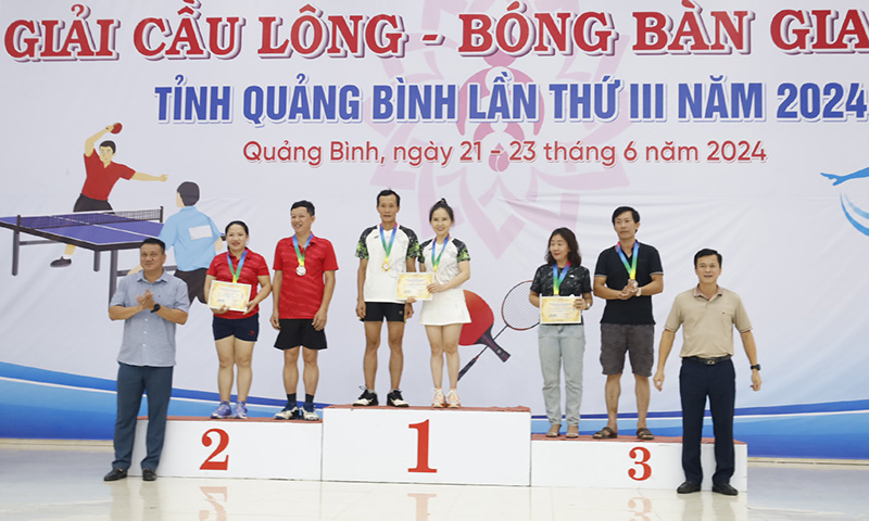 Bế mạc giải cầu lông, bóng bàn gia đình tỉnh Quảng Bình lần thứ III