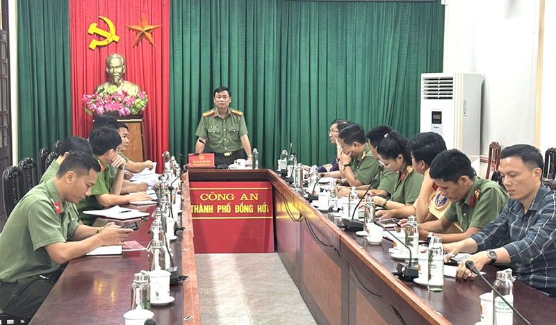 Tổ chức lễ ra mắt lực lượng tham gia bảo vệ ANTT ở cơ sở trang trọng, đúng quy định