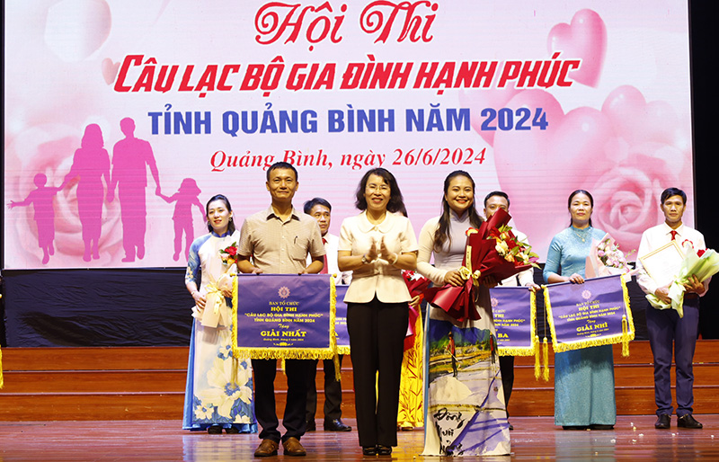 CLB gia đình hạnh phúc xã Lộc Ninh giành giải nhất