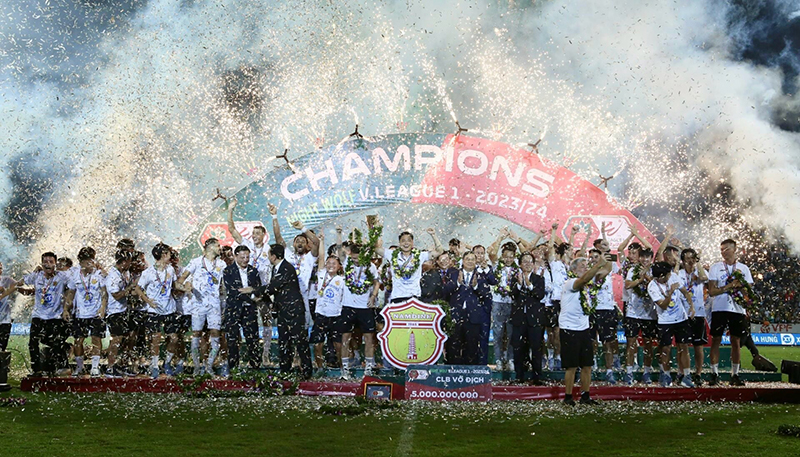 Nhìn lại V-League 2023/2024: Khi nhà giàu cũng khóc...