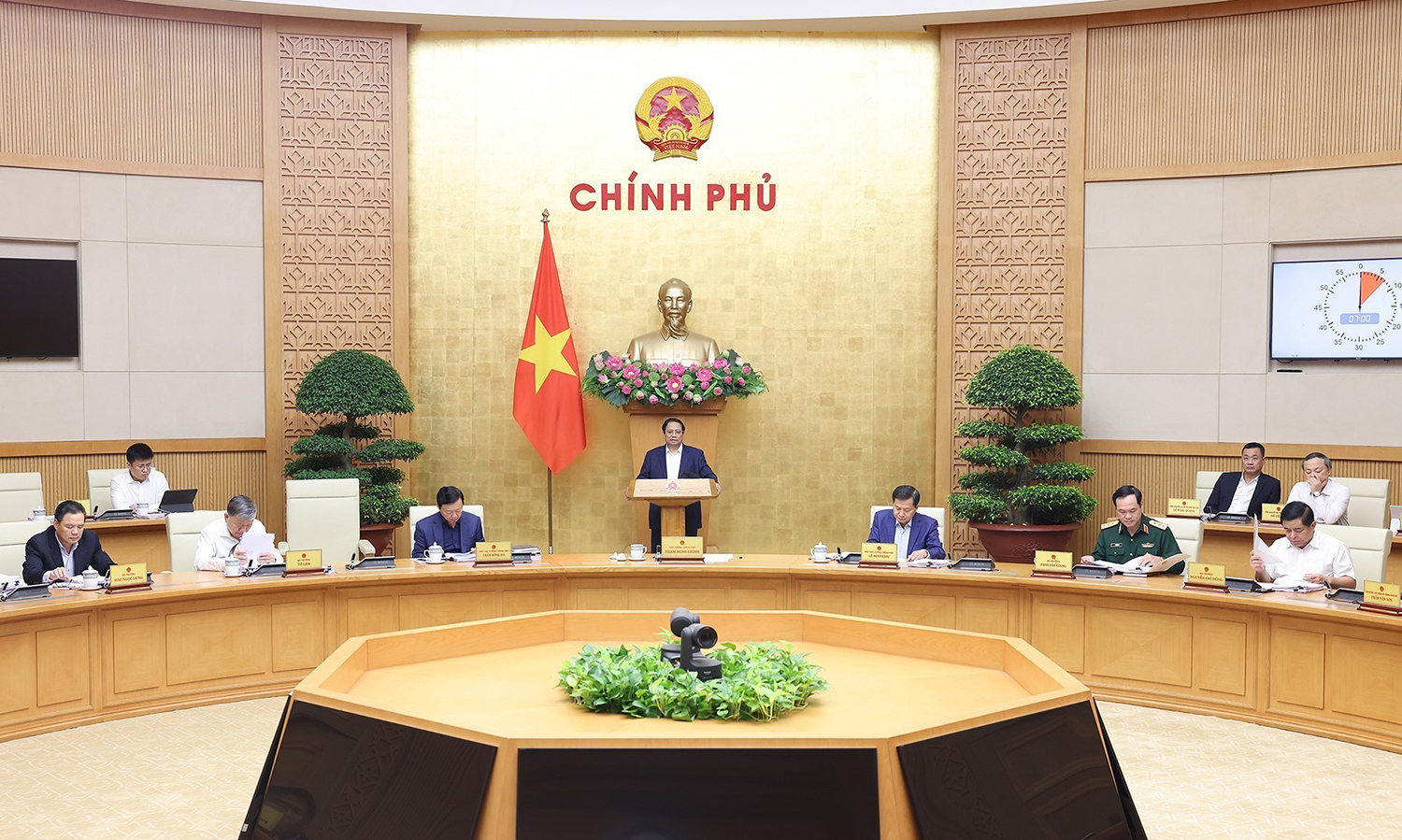 Thủ tướng phân công các thành viên Chính phủ giải quyết nhiệm vụ cấp bách