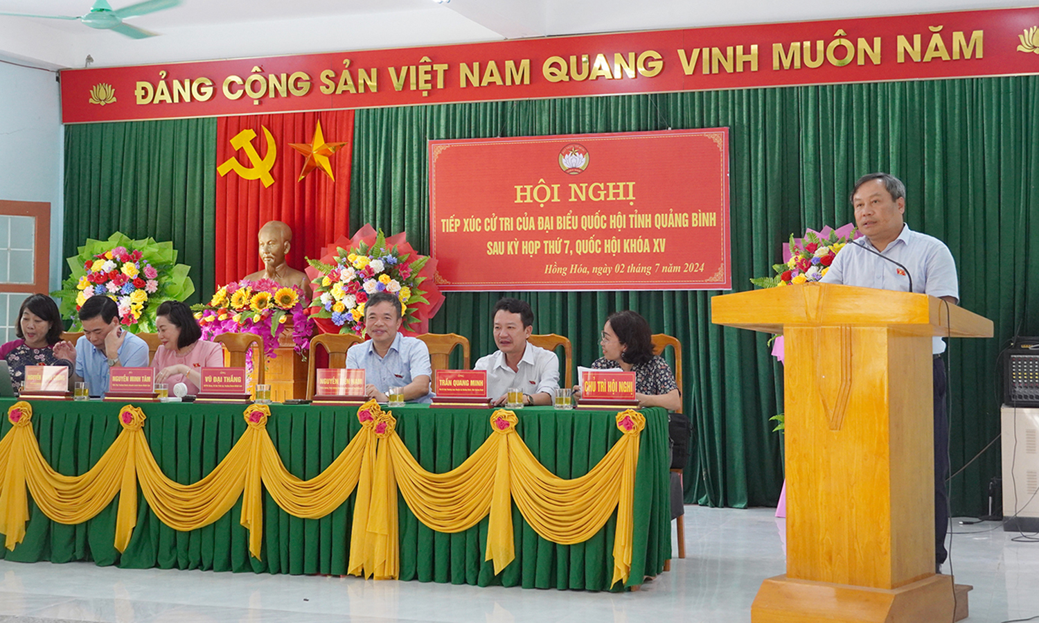 Đại biểu Quốc hội tiếp xúc cử tri huyện Minh Hóa