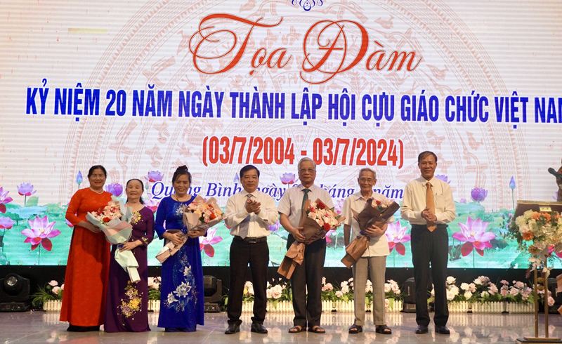 Toạ đàm kỷ niệm 20 năm thành lập Hội Cựu giáo chức Việt Nam