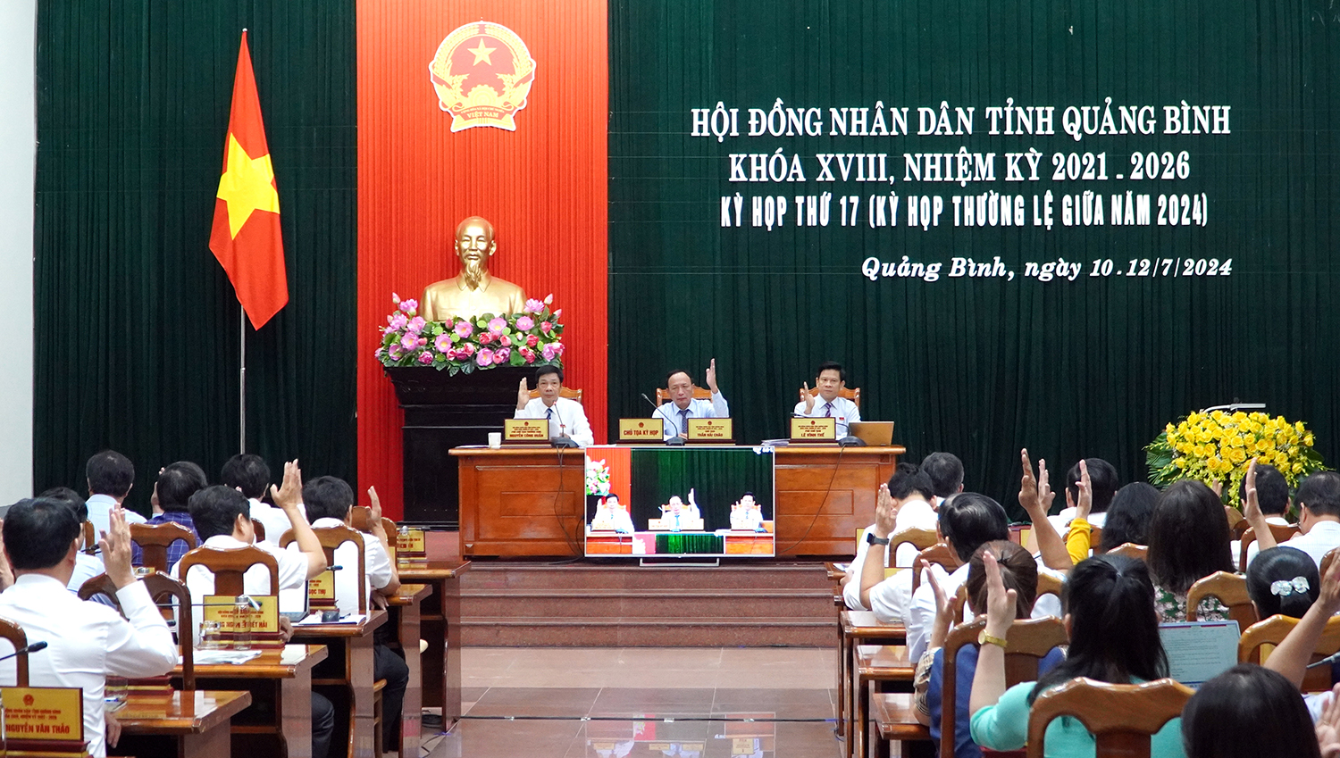 Thông qua các nghị quyết và bế mạc kỳ họp thứ 17, HĐND tỉnh khóa XVIII