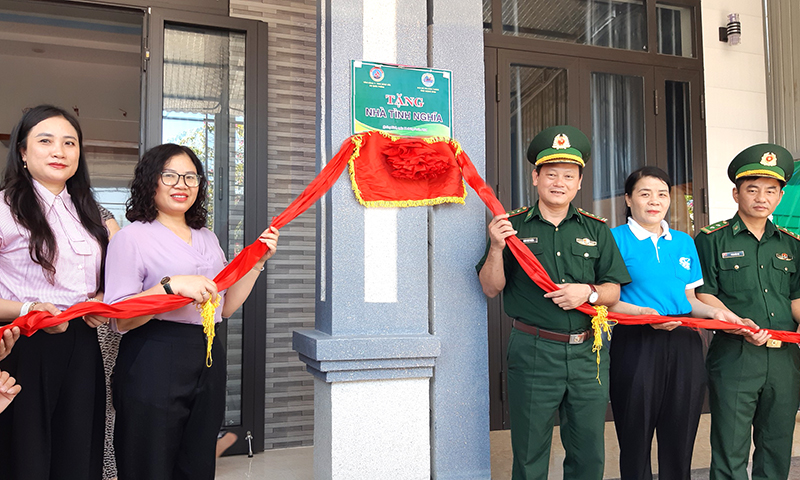Bộ đội Biên phòng tỉnh khánh thành, bàn giao "Nhà tình nghĩa" tặng hai gia đình giáo dân