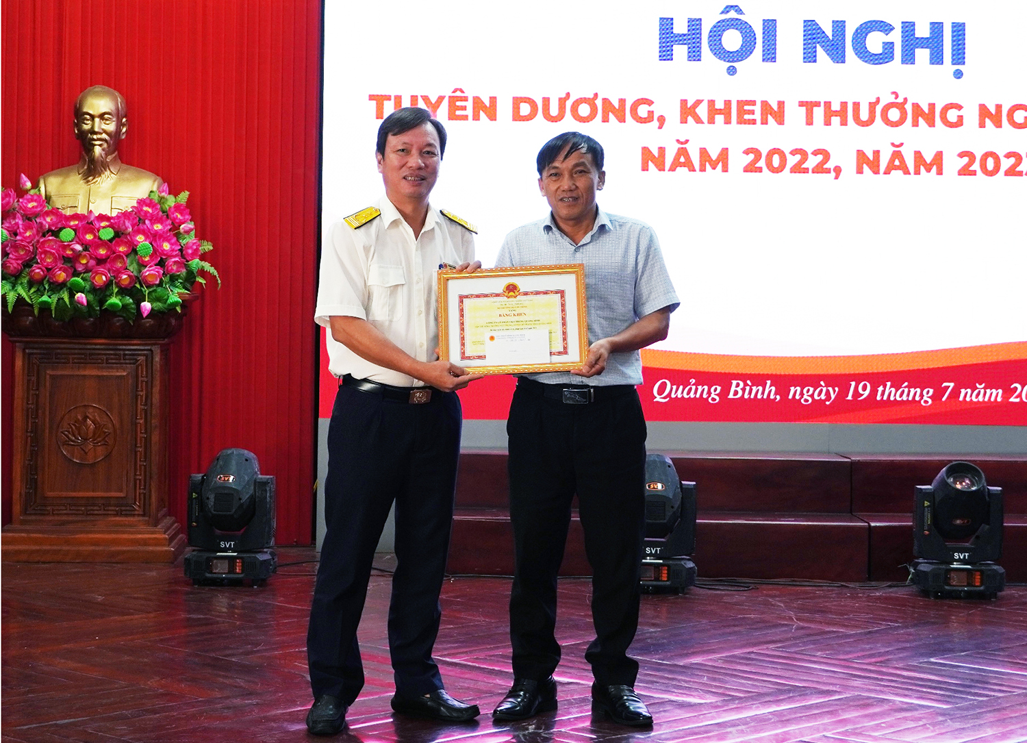 Đối thoại và khen thưởng, tuyên dương người nộp thuế