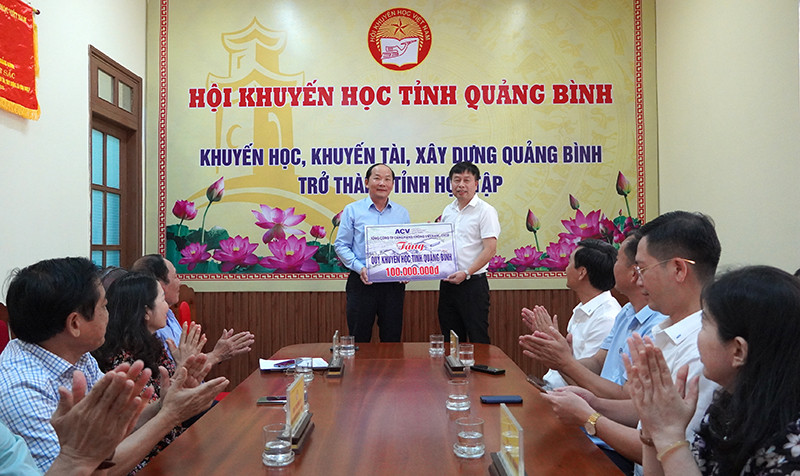 Tiếp nhận quỹ khuyến học