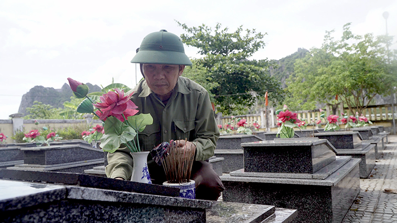 Chuyện ông Quyền "quản trang"