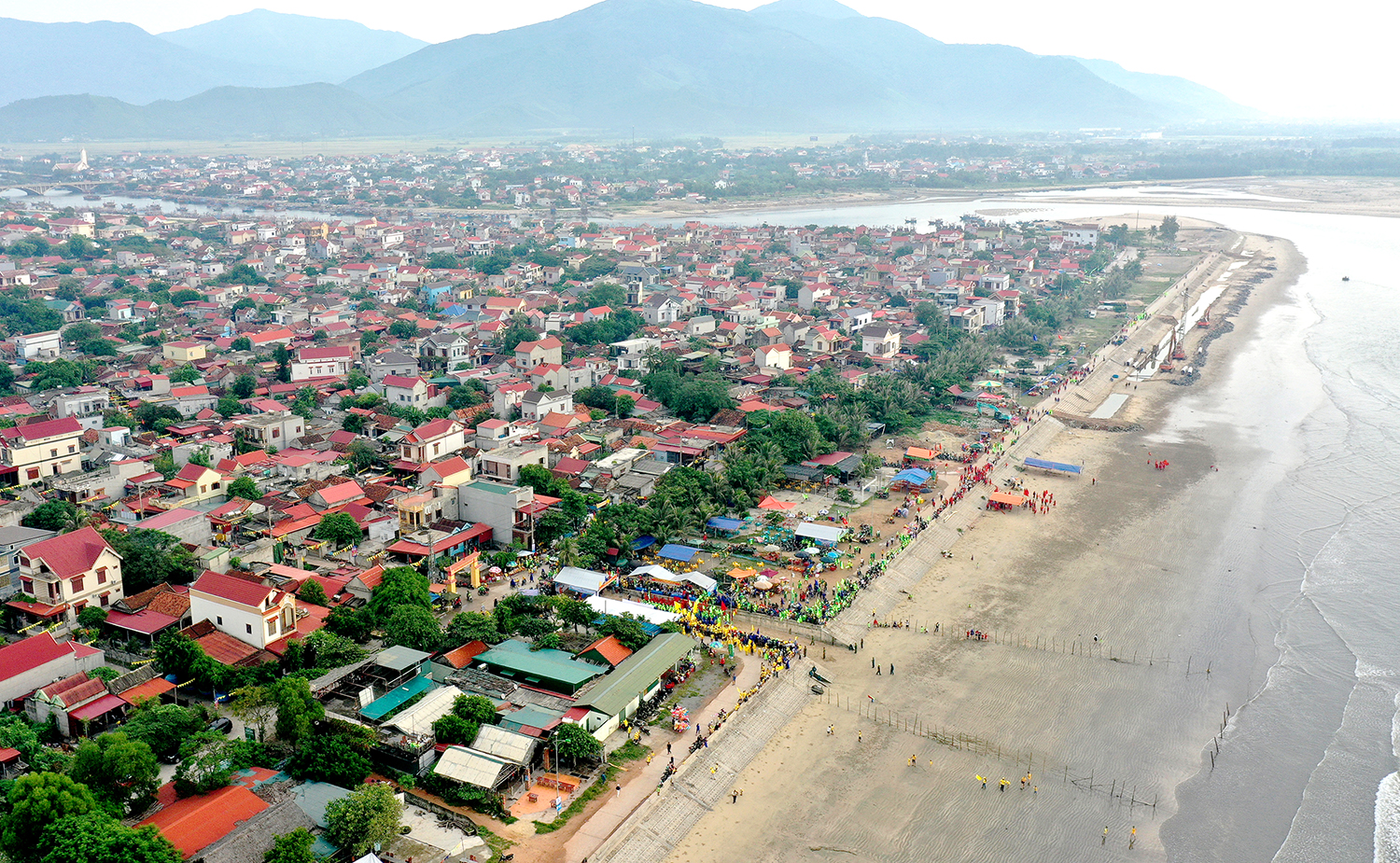 Gắn công tác xây dựng Đảng với phát triển kinh tế biển