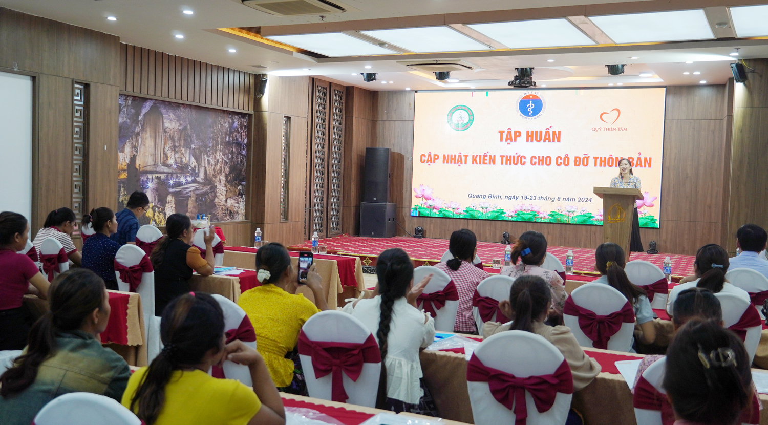 Cập nhật kiến thức cho cô đỡ thôn bản năm 2024
