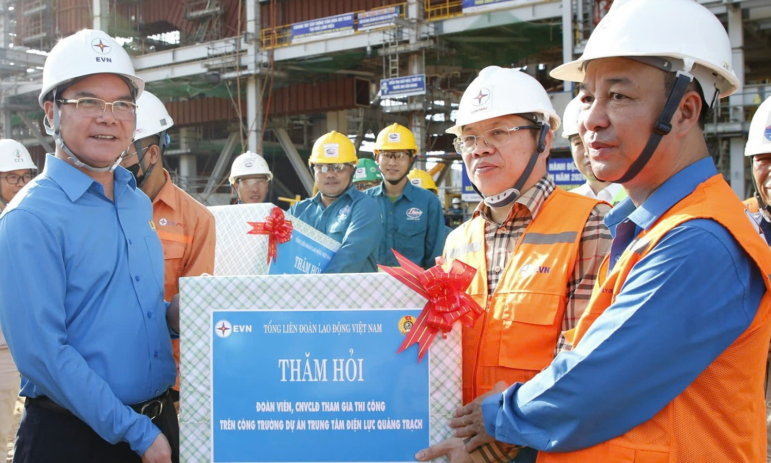 Thăm, tặng quà đoàn viên, người lao động