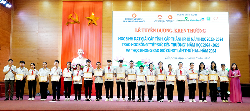 TP. Đồng Hới: Khen thưởng học sinh đoạt giải cao năm học 2023-2024