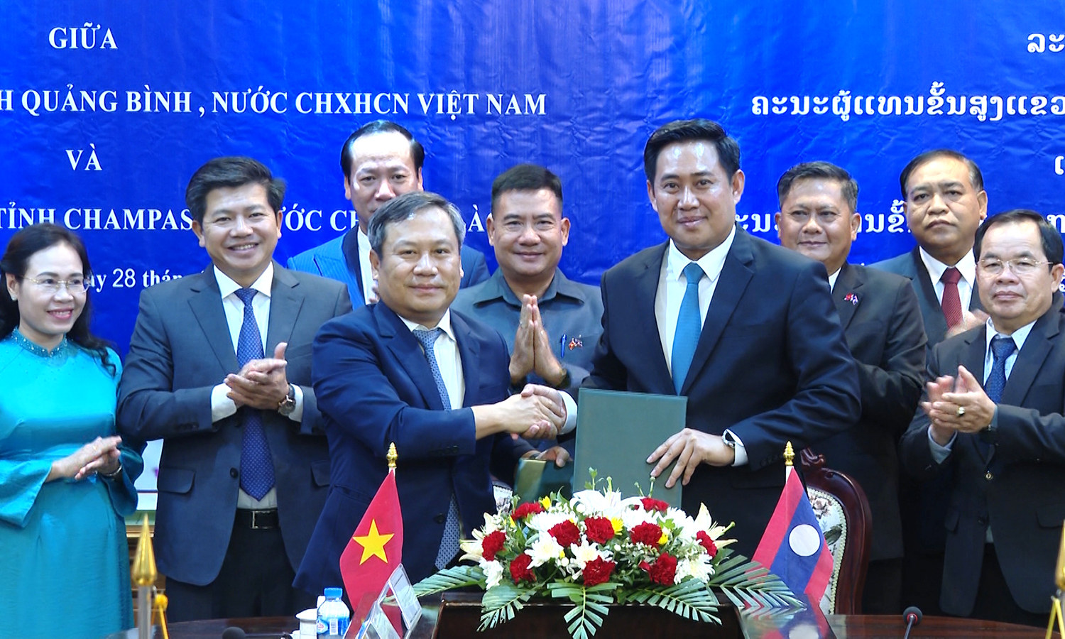 Hội đàm giữa đoàn đại biểu cấp cao tỉnh Quảng Bình và tỉnh Chăm-pa-sắc